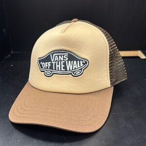 Vans off the wall tan and brown trucker hat